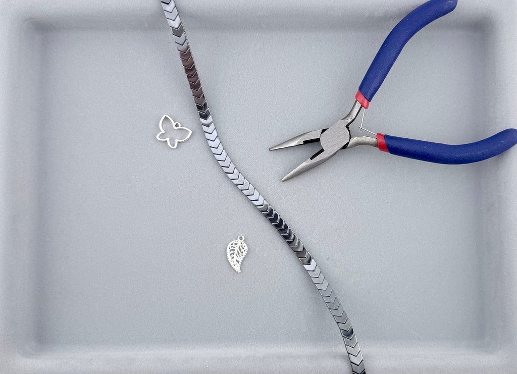4x6mm Hematite Chevron Arrow Beads