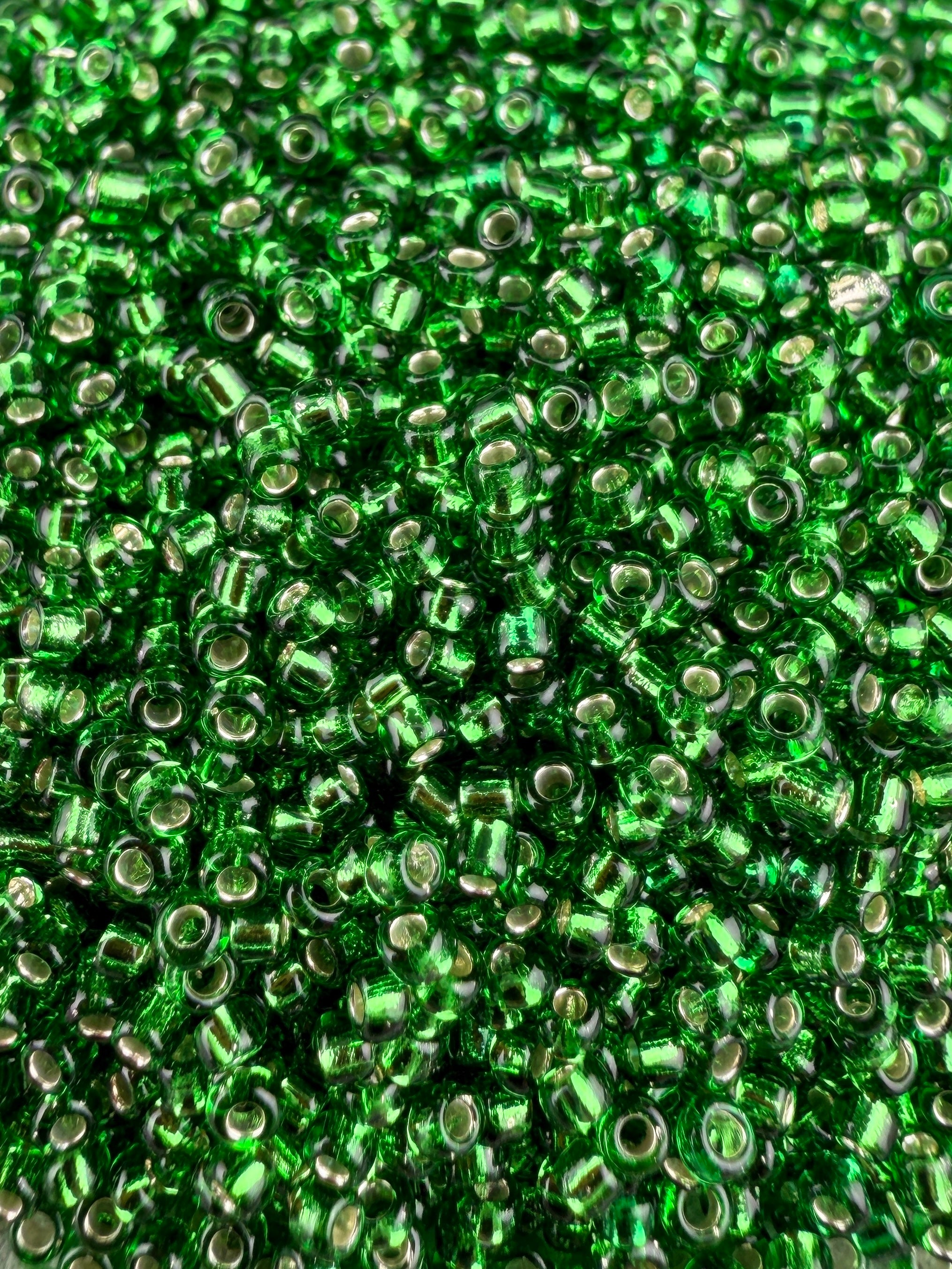 Mino Seed Beads 11/0 Green Silverlined