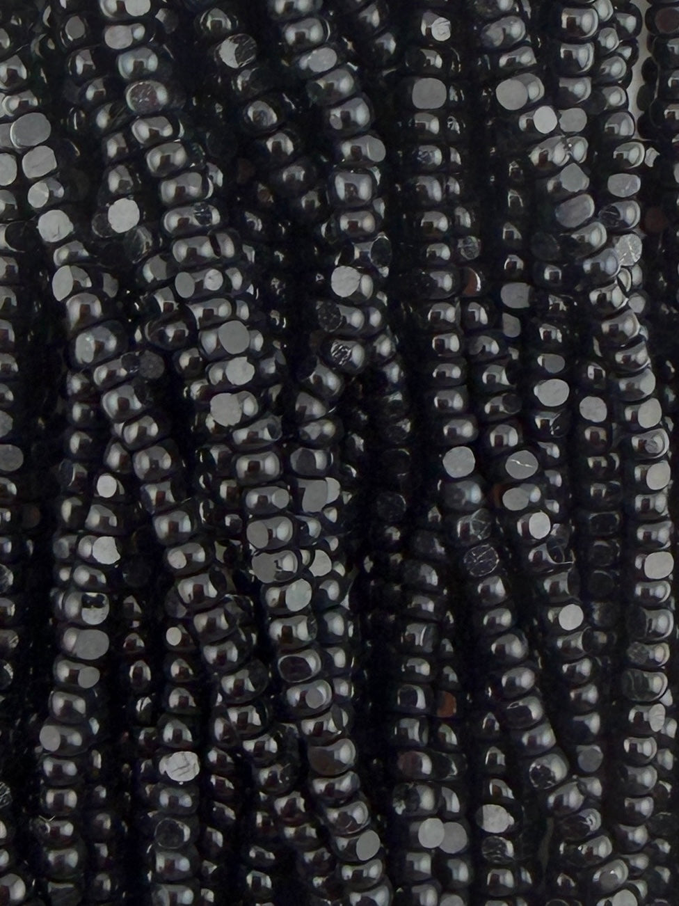 11/0 Sheen Chartlotte 2-Cut Jet Black Hank