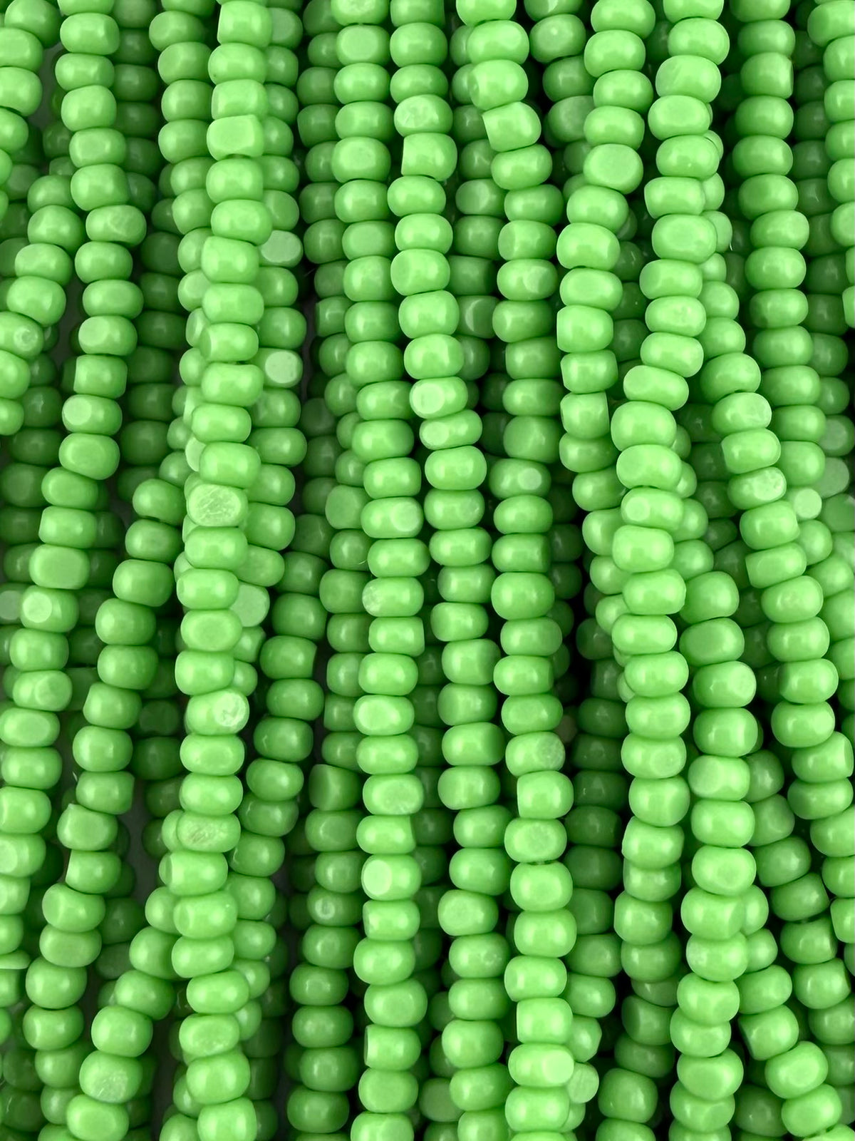 11/0 Sheen Chartlotte 2-Cut 53250 Opaque Green