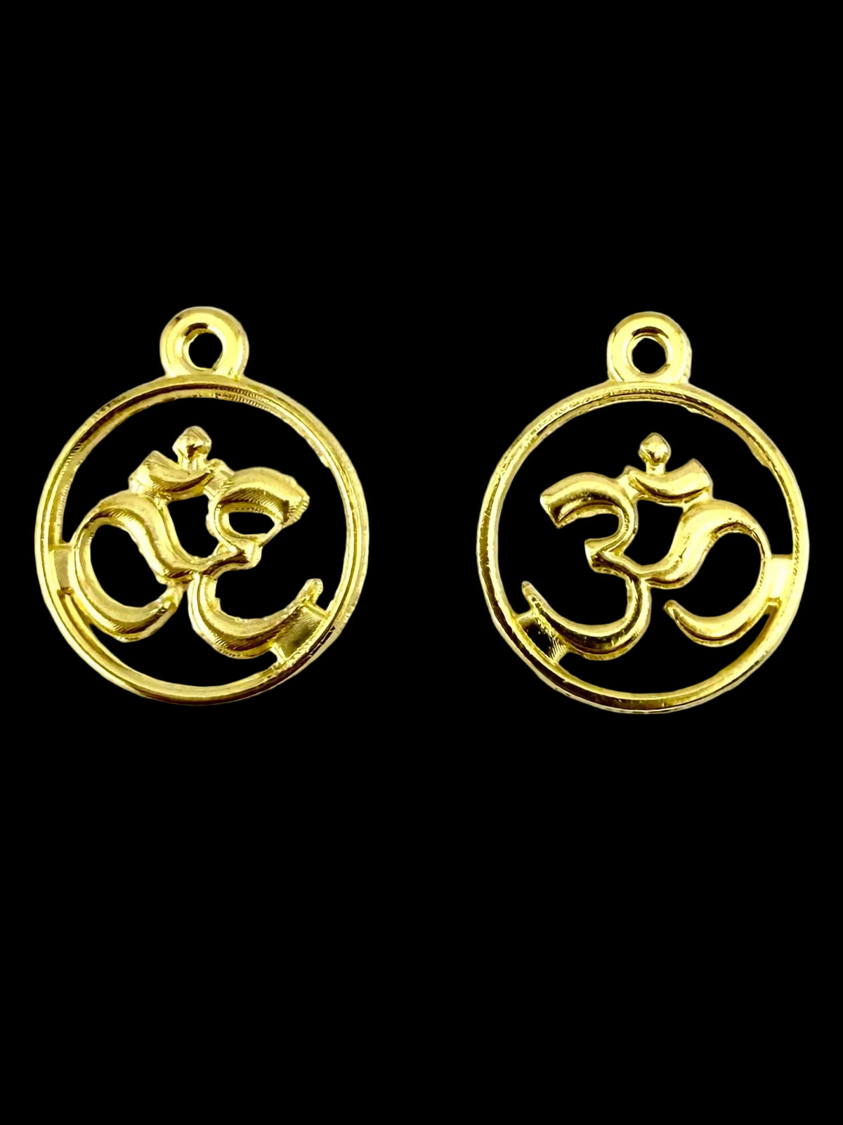 18mm Ohm Charm Yellow Gold