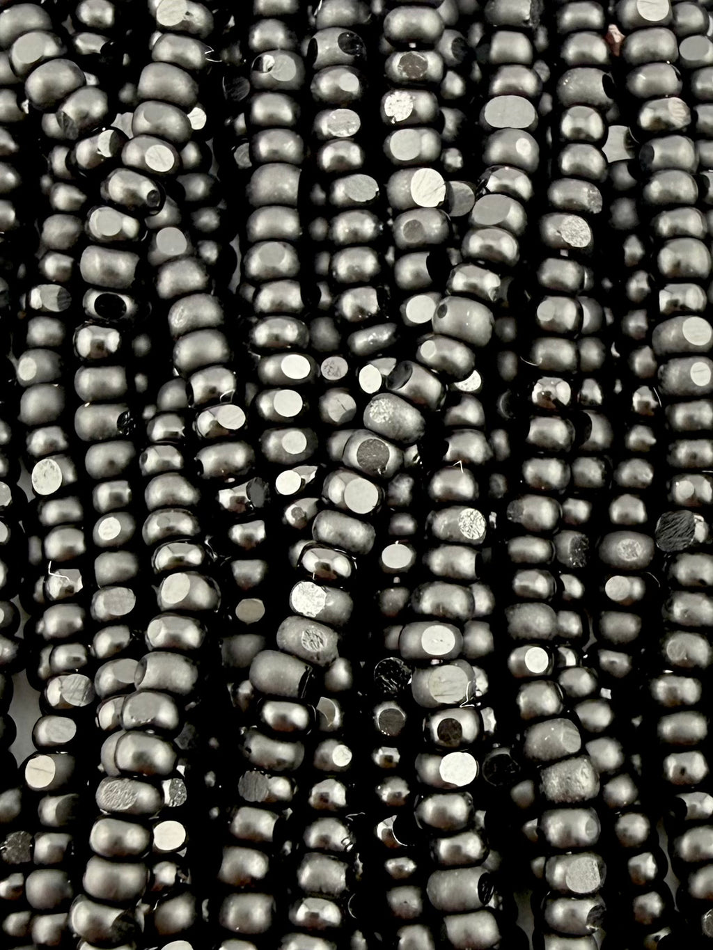 11/0 Sheen Chartlotte 2-Cut Matte Black
