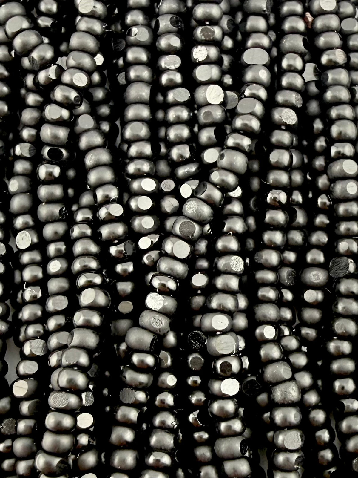 11/0 Sheen Chartlotte 2-Cut Matte Black