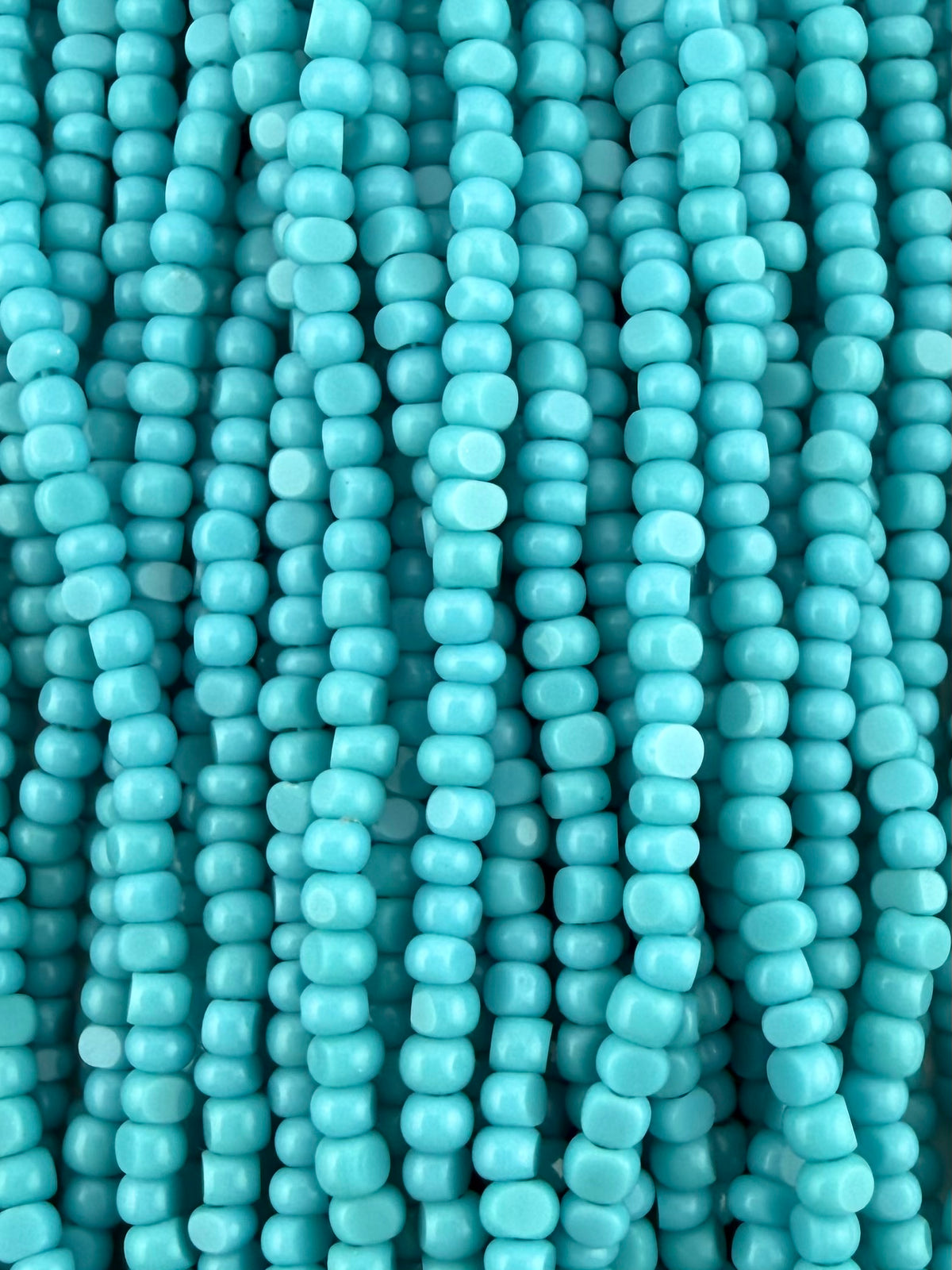 11/0 Sheen Chartlotte 2-Cut Opaque Turquoise Blue