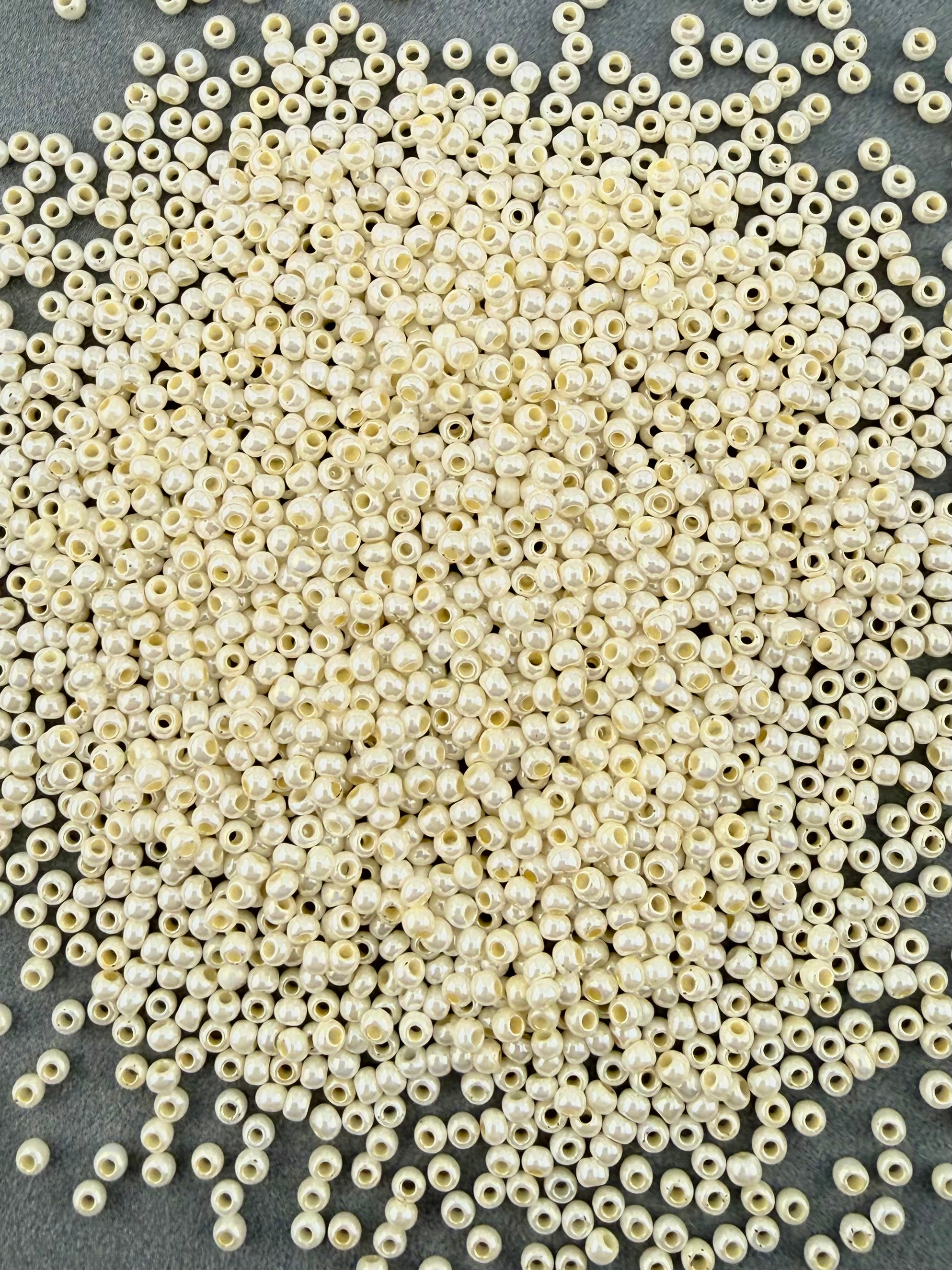 Mino Seed Beads 11/0 Cream Luster