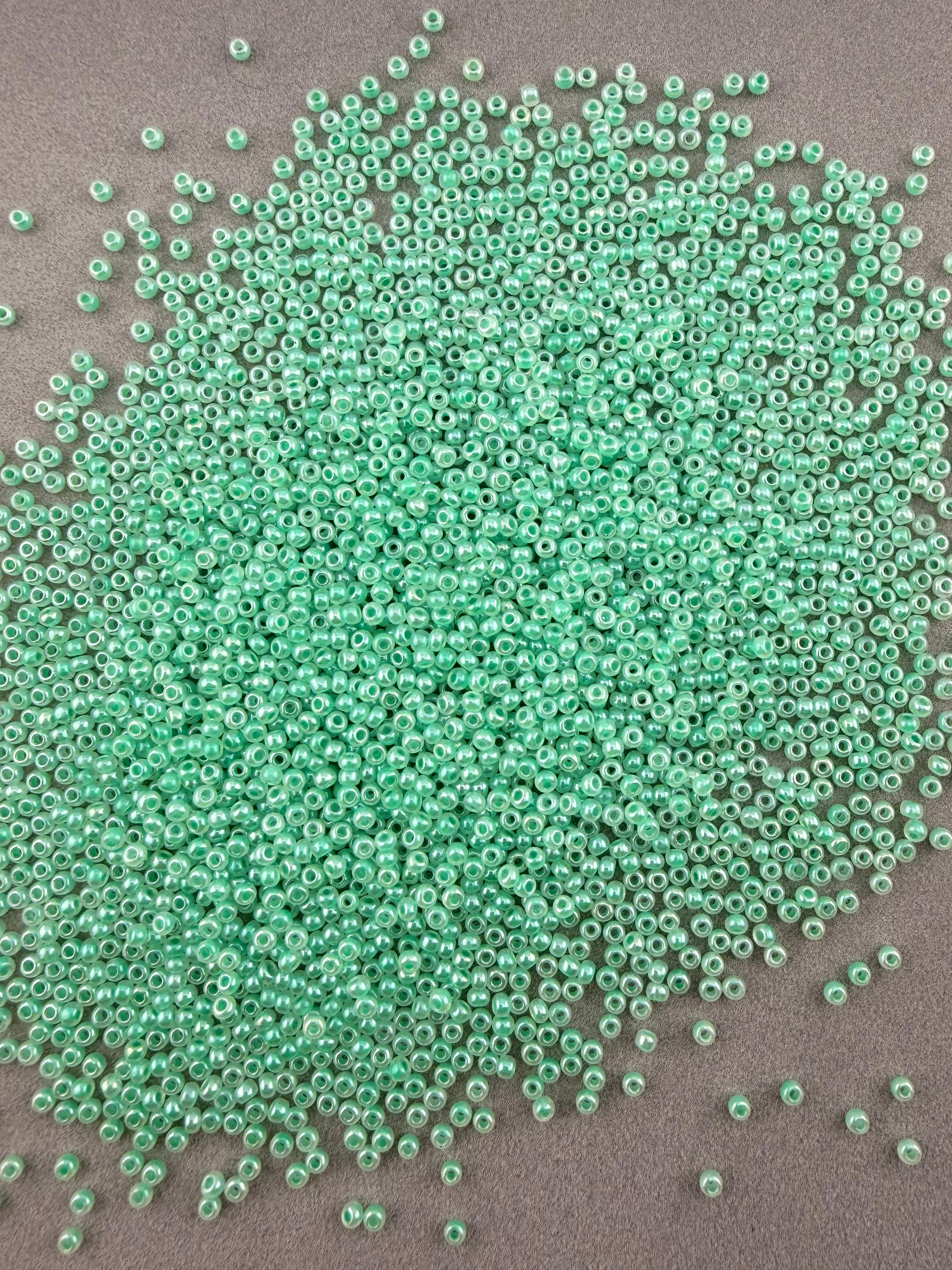 Mino Seed Beads 11/0 Mint Luster