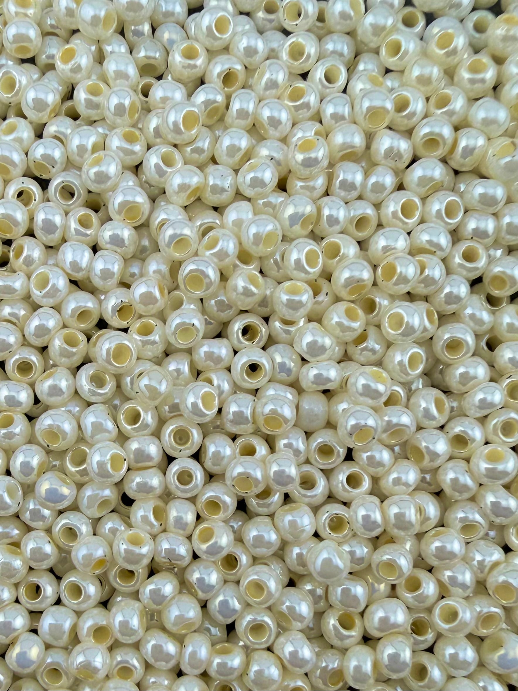 Mino Seed Beads 11/0 Cream Luster