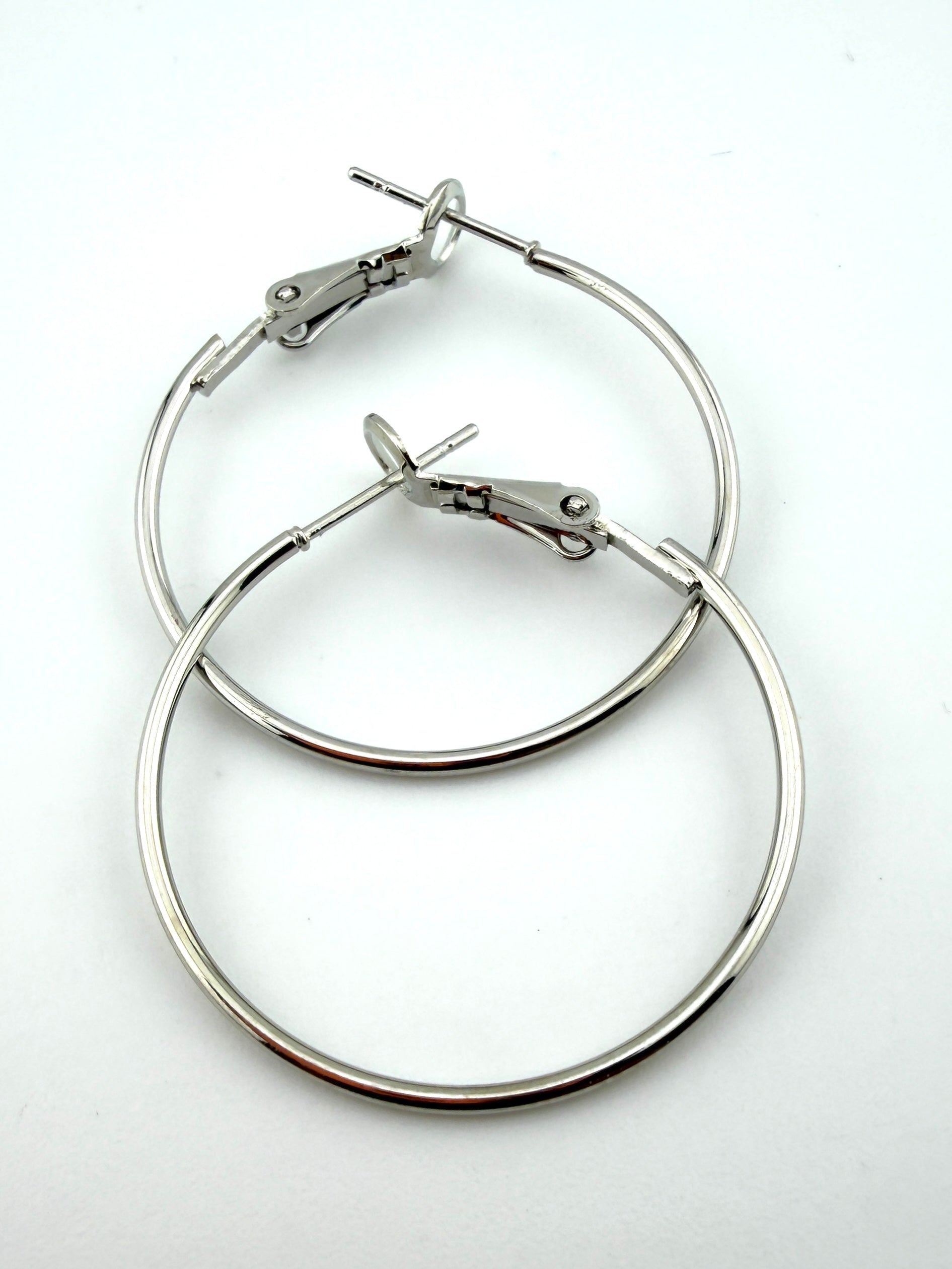 1.3mm Thick Round Frame Hoop Earing Pair