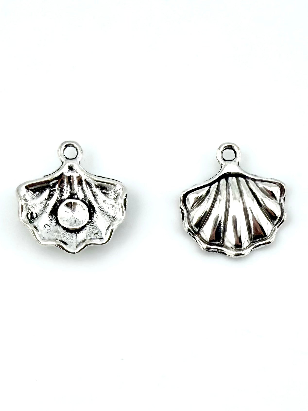 15mm Clam Charm Rhodium