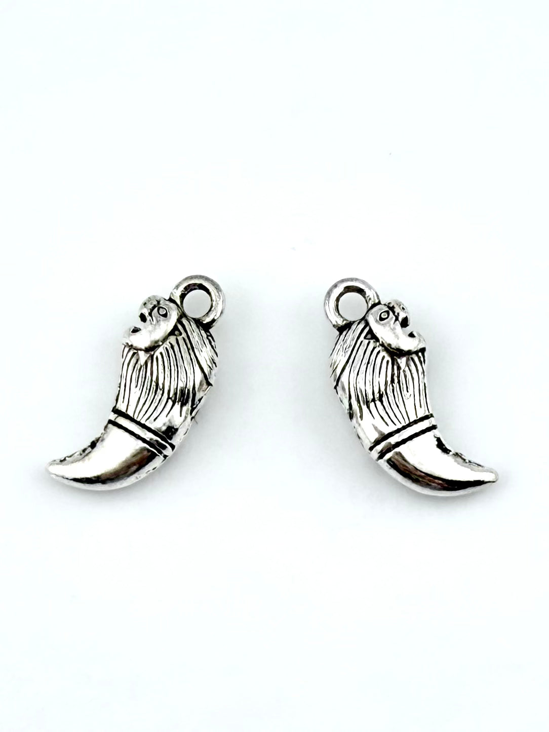 18mm Lions Tooth Charm Rhodium