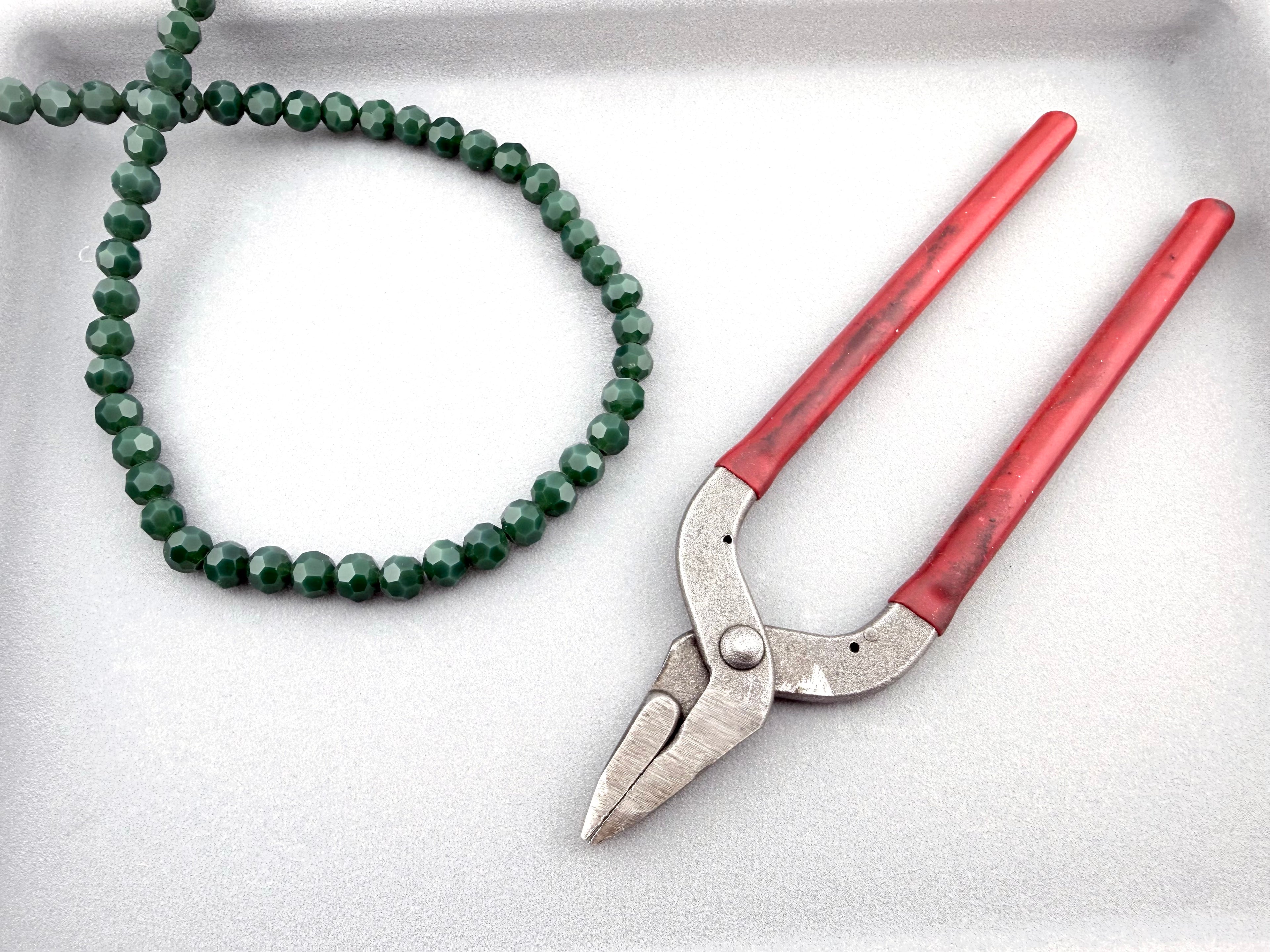 8mm Glass faceted round Beads Dark Green