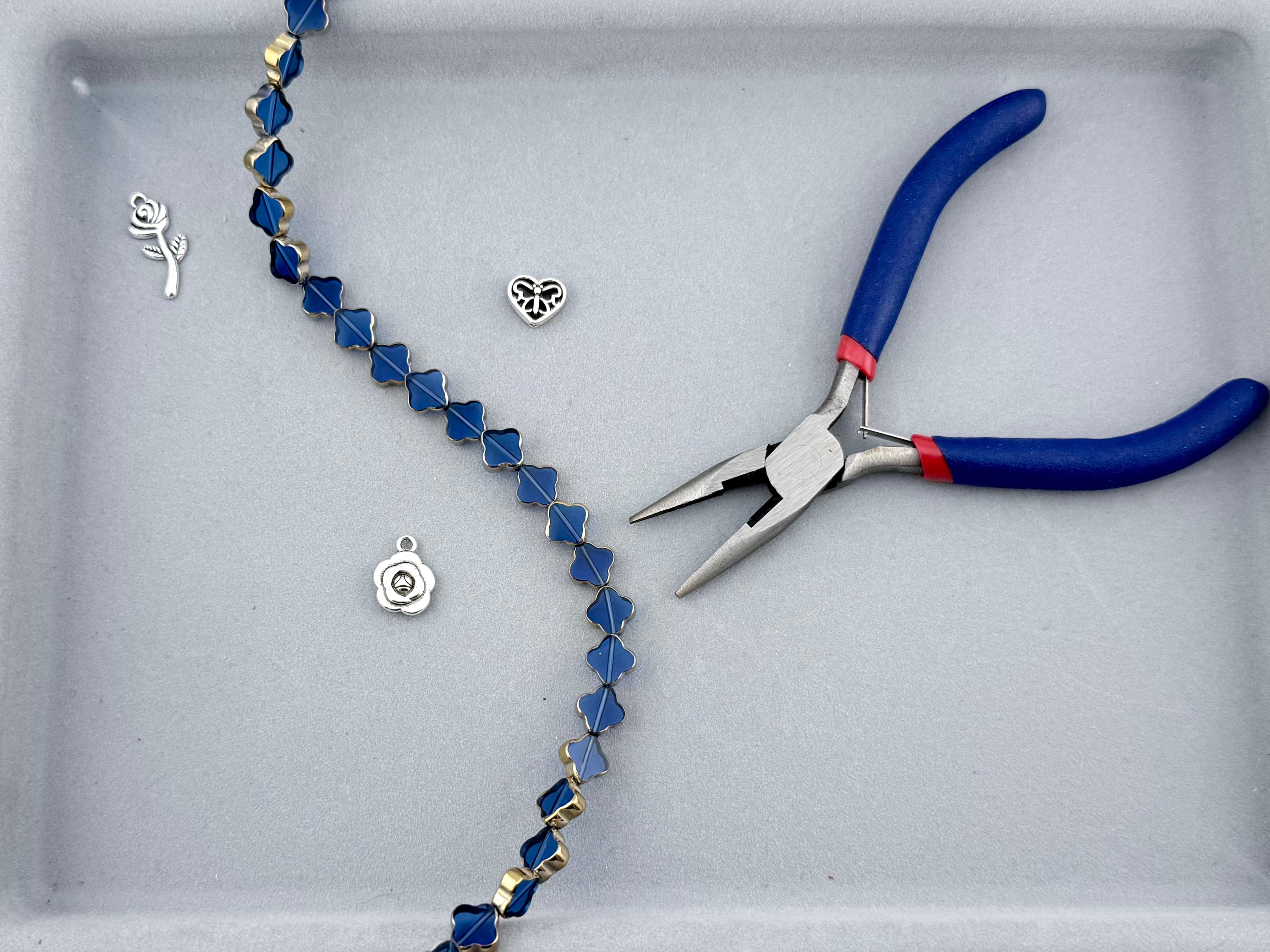 10mm Faceted Clover Beads Strand Royal Blue