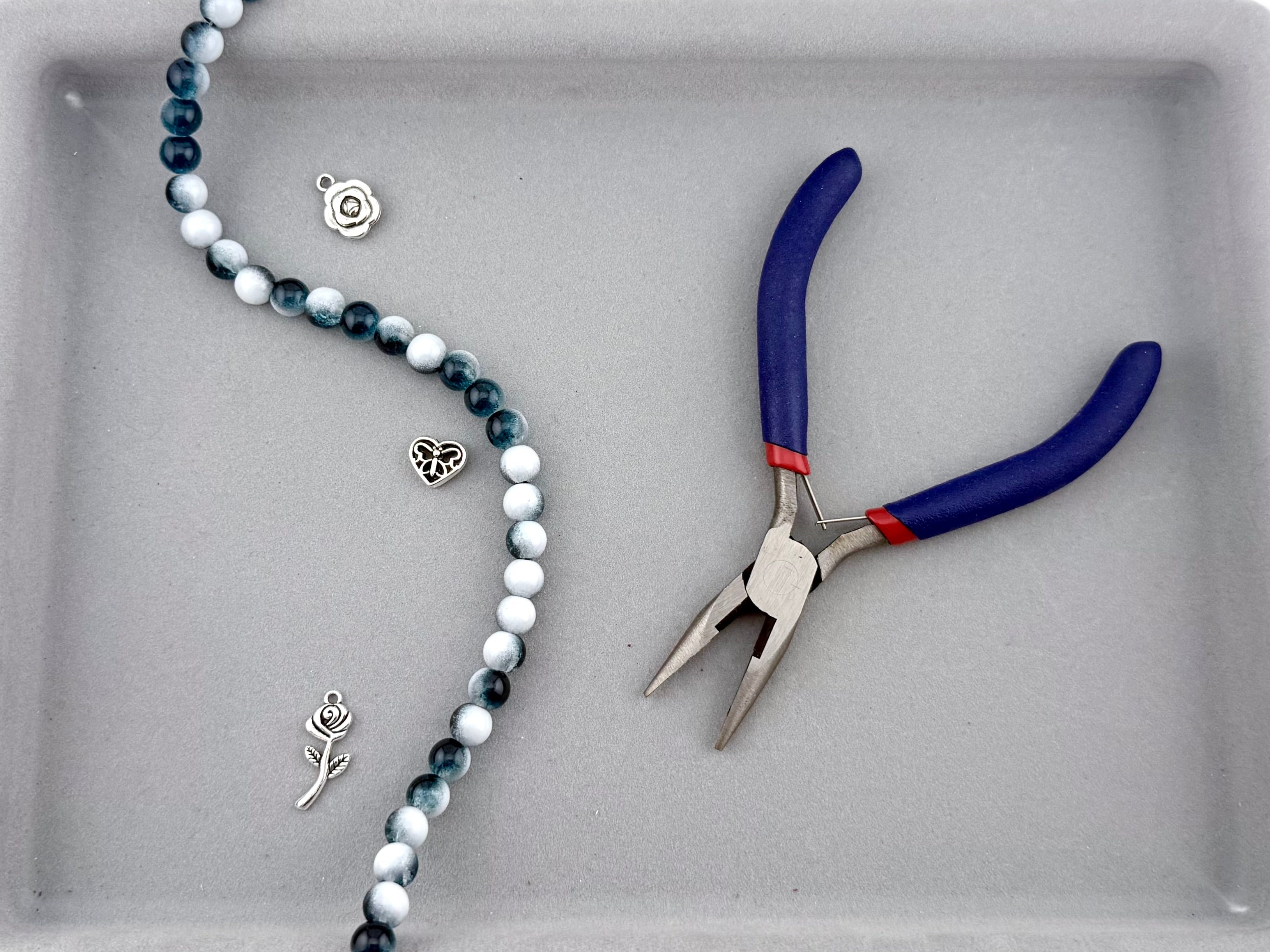 8mm Glass Crackle Beads Strand Blue-White