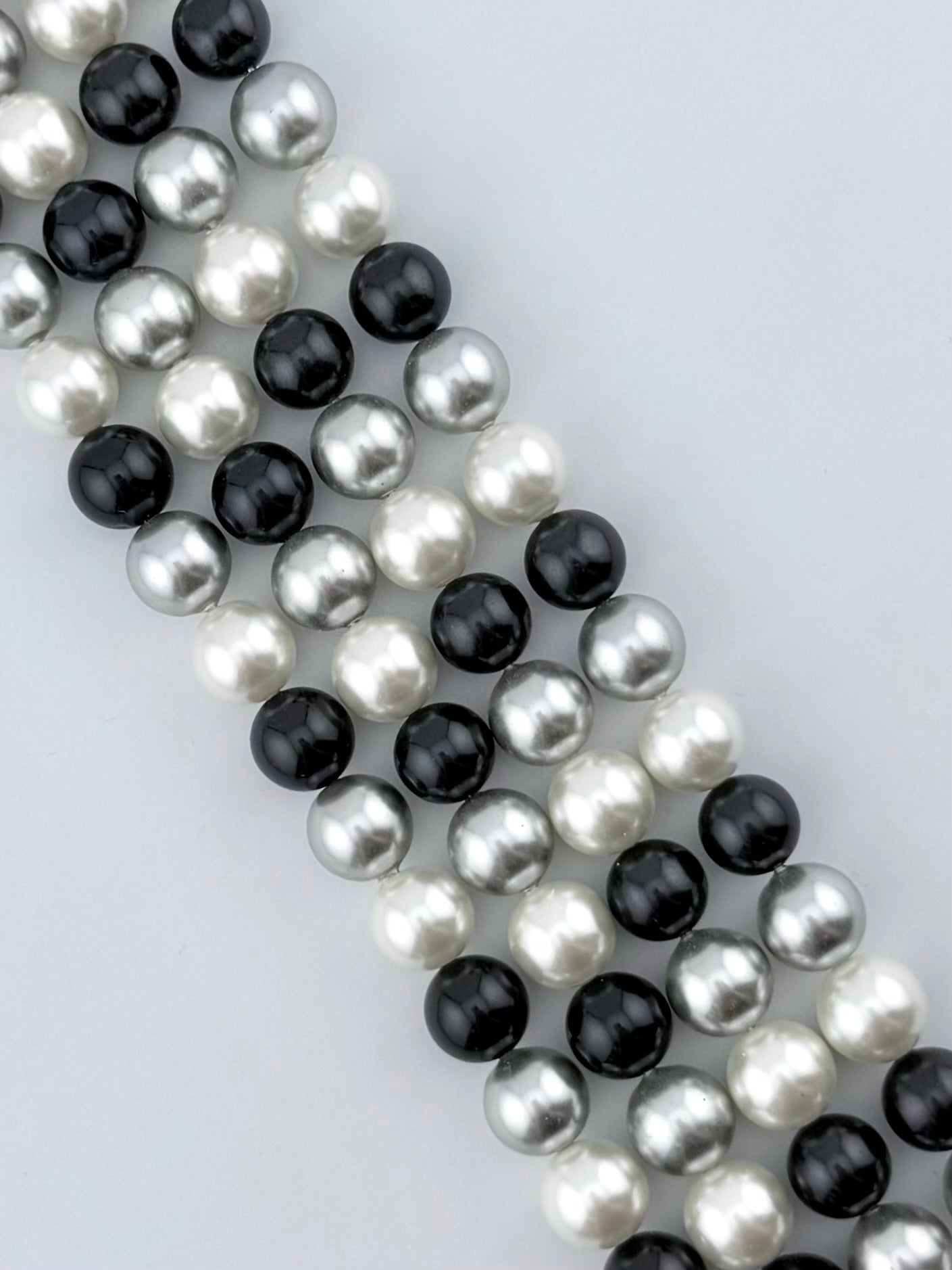 Shell Pearls Round Beads Strand Black-White