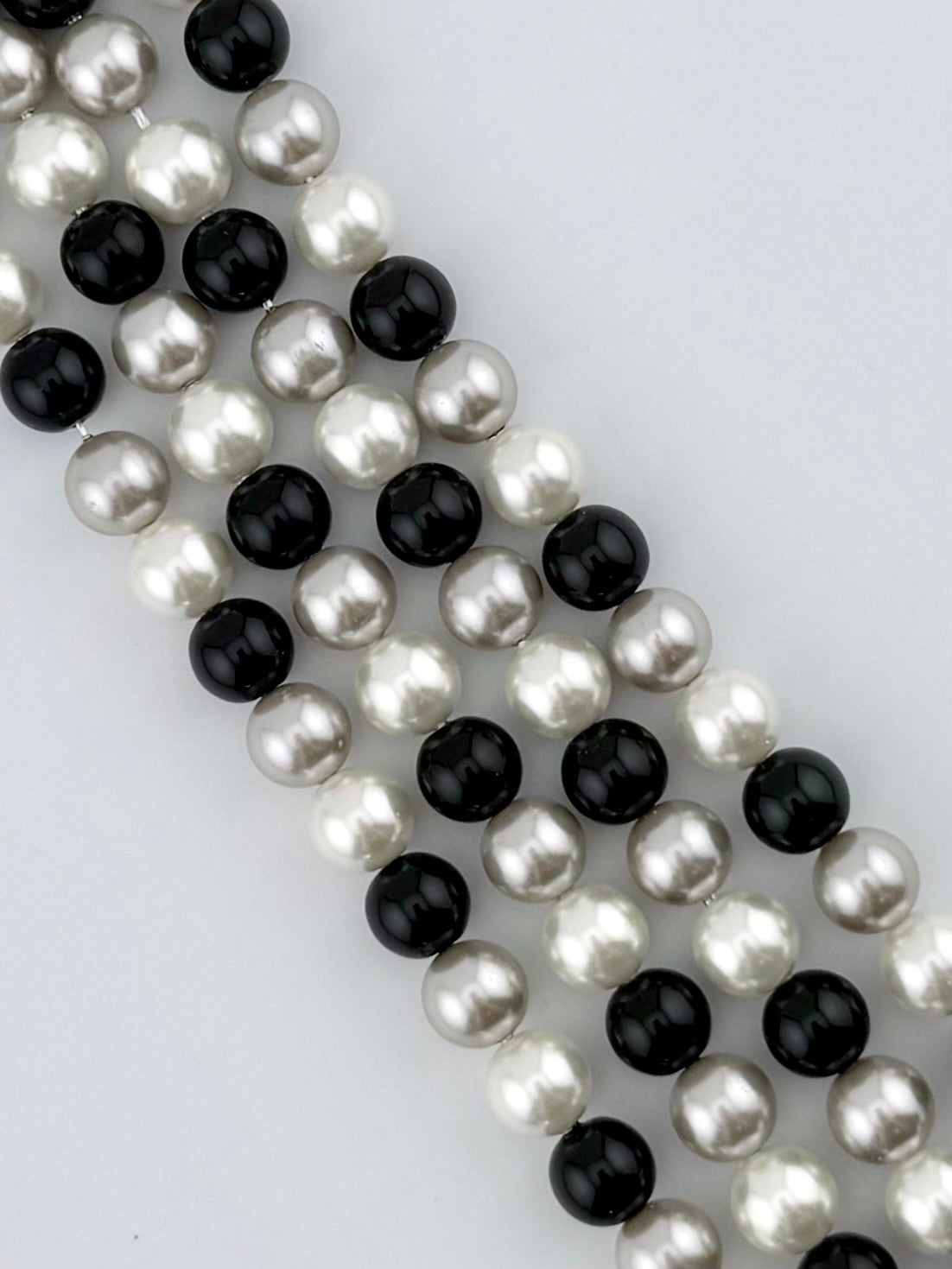 Shell Pearls Round Beads Strand Black-White