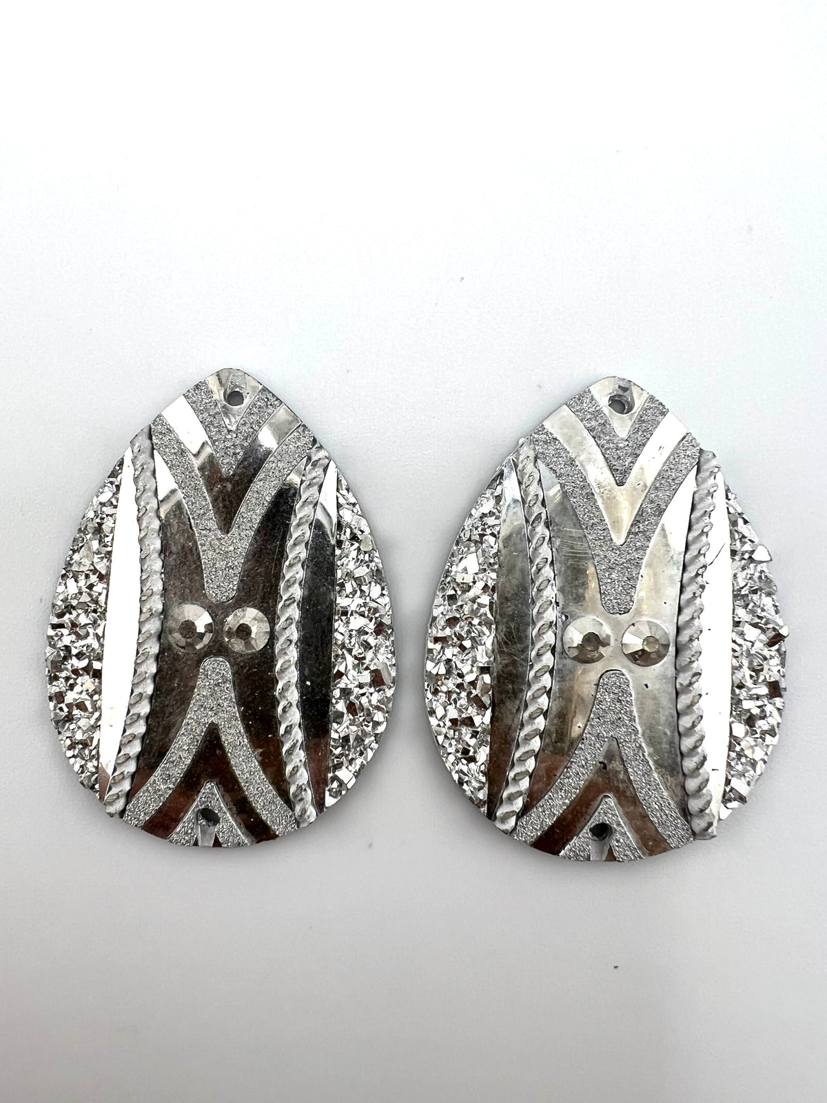 Resin Sew-on Warrior Shield Tear Drop Shape Cabochon 38x29mm, Grey