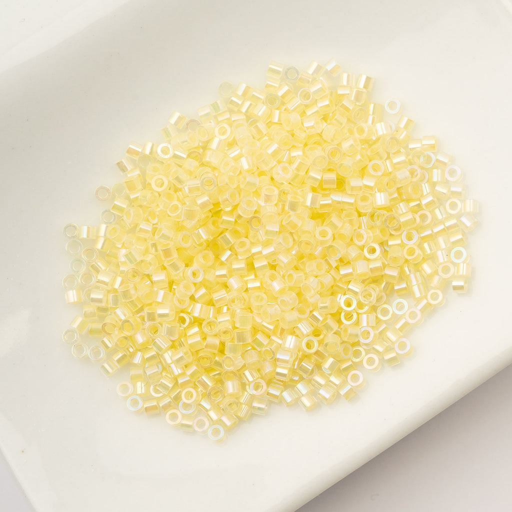 Cylin Bead 11/0 25g Bag Pale Yellow Lined