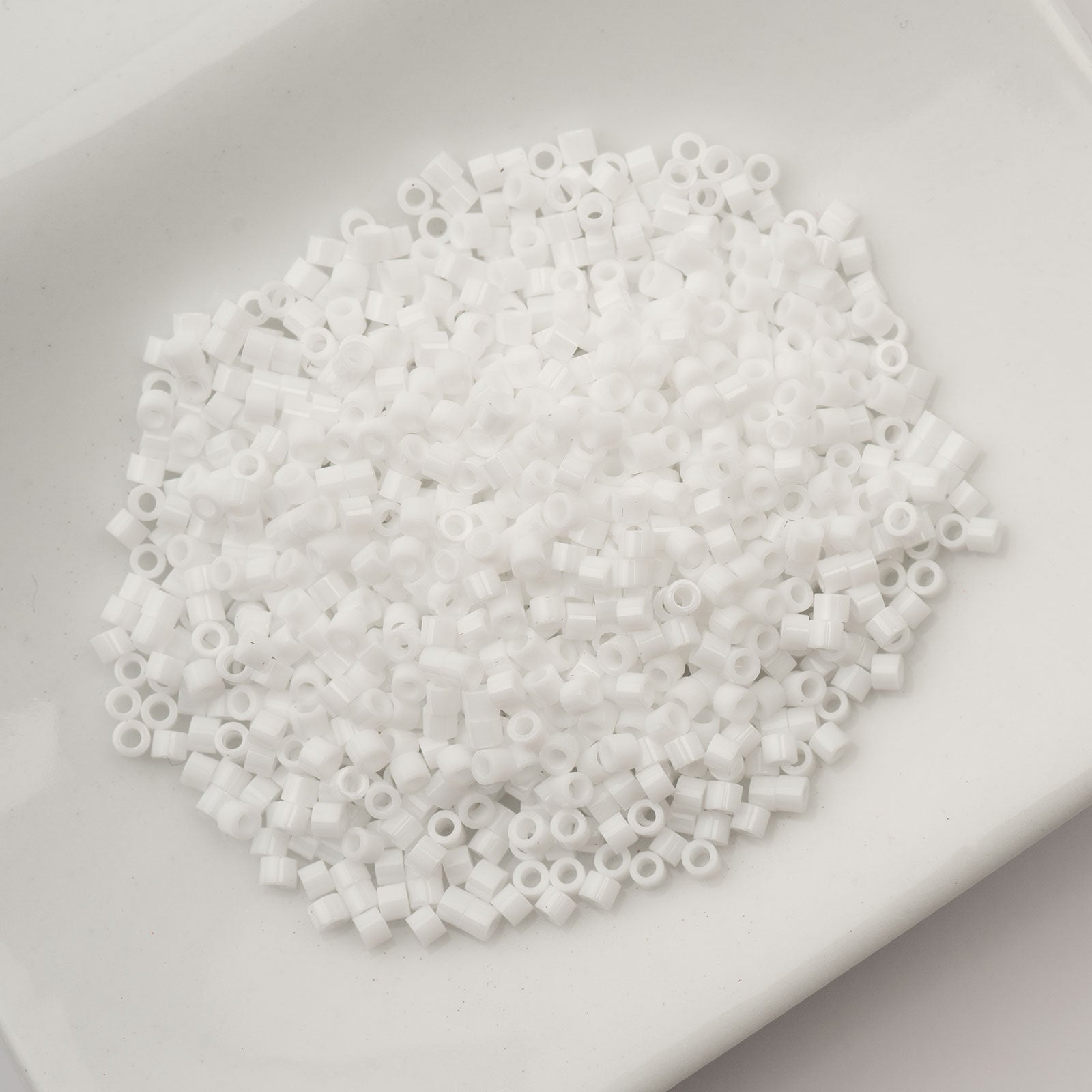 Cylin Bead 11/0 25g Bag Chalk White