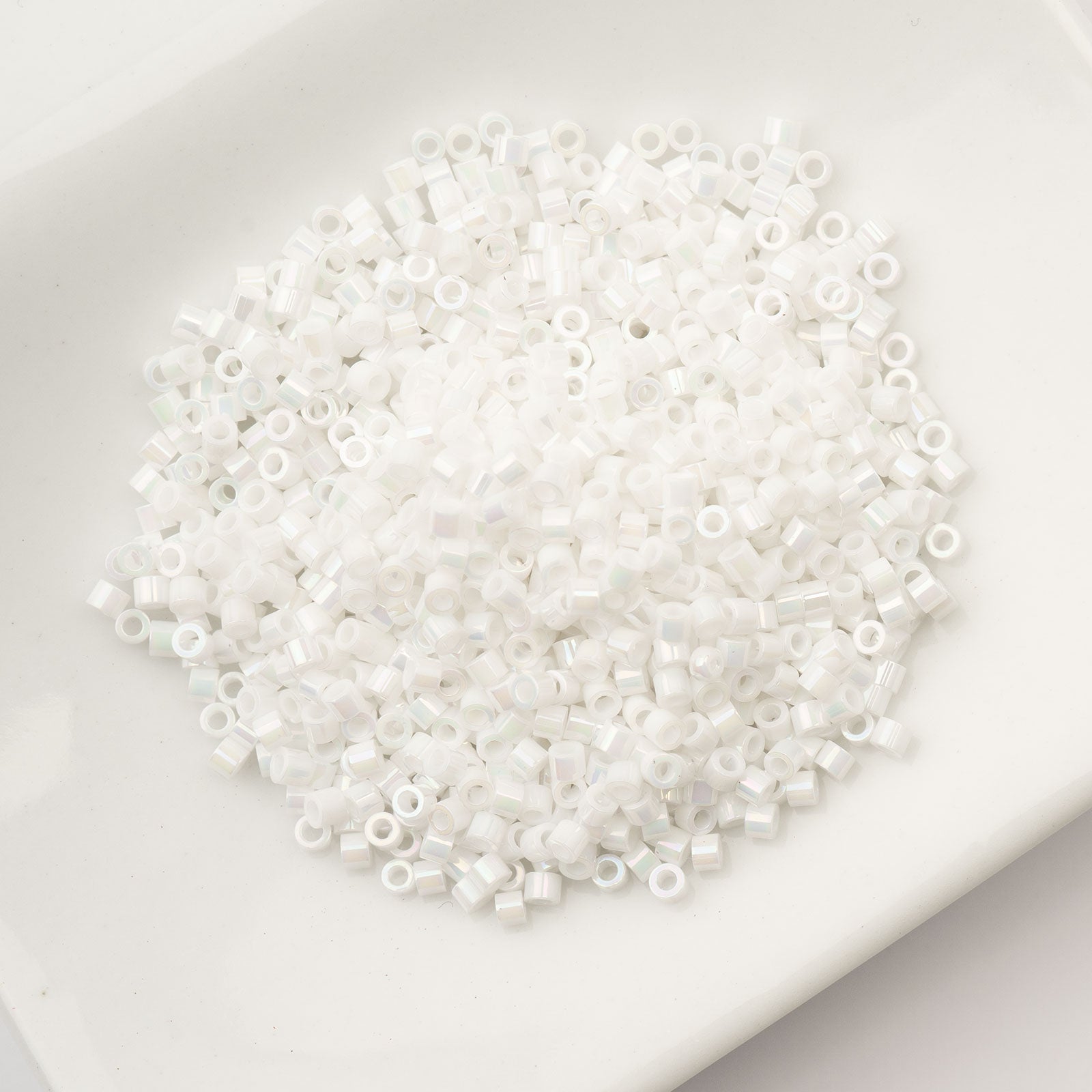 Cylin Bead 11/0 25g Bag White Pearl AB