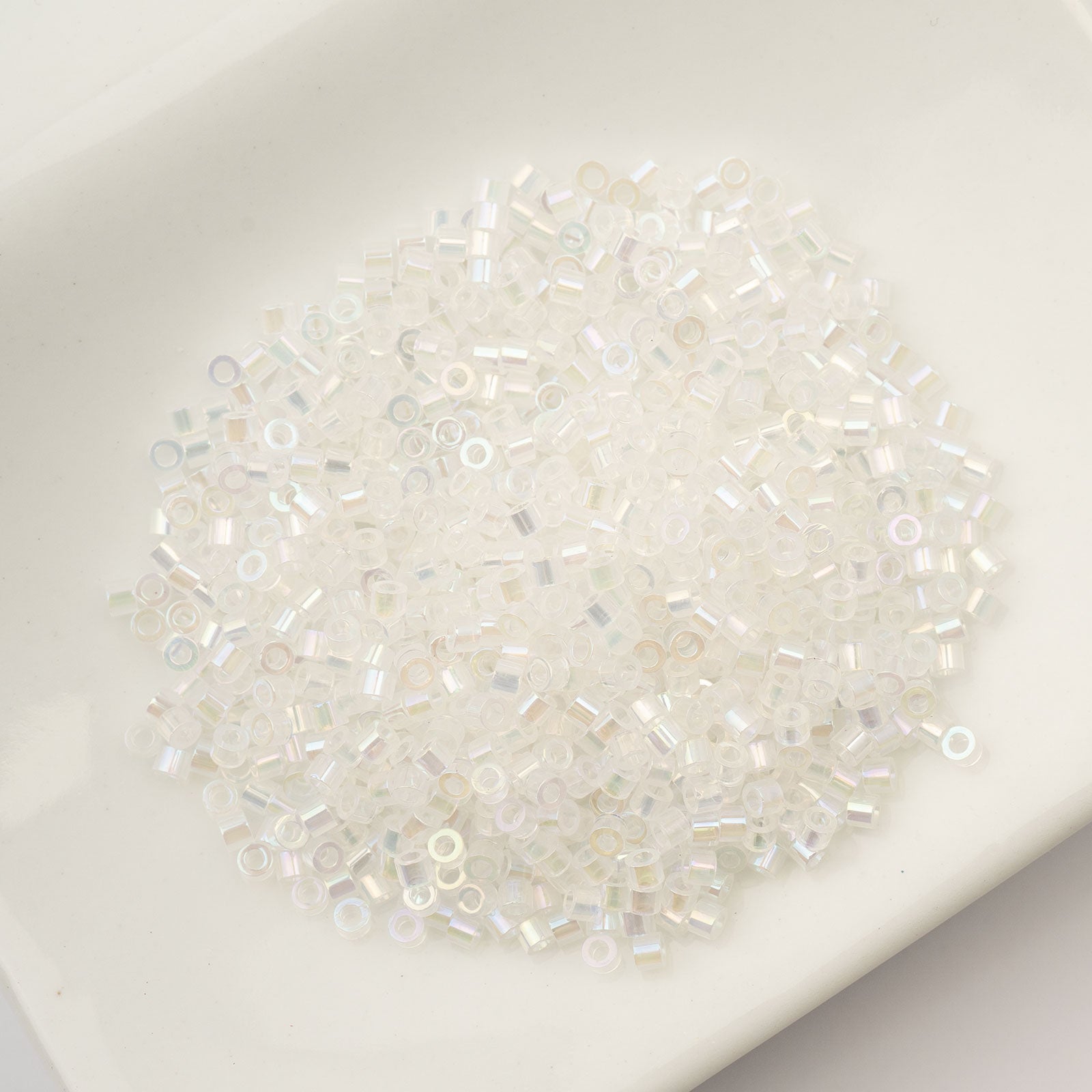 Cylin Bead 11/0 25g Bag White Opal AB