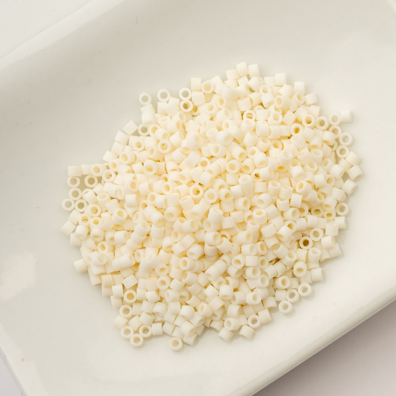 Cylin Bead 11/0 25g Bag Cream Matte Glazed Luster