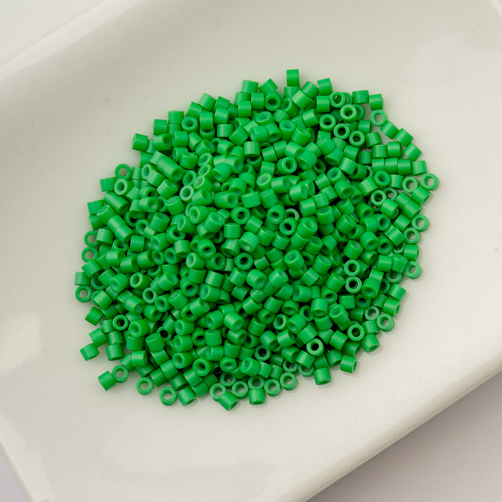 Cylin Bead 11/0 25g Bag Green Kelly