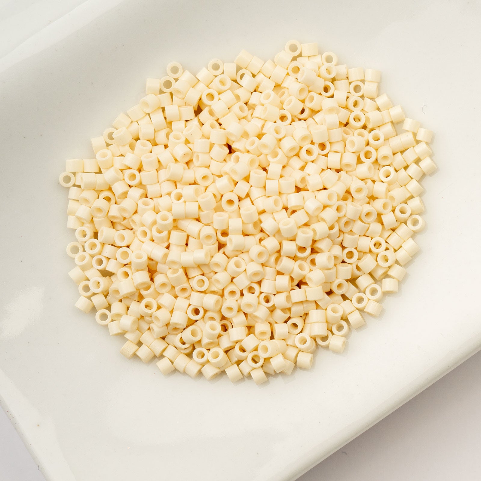 Cylin Bead 11/0 25g Bag Dark Cream