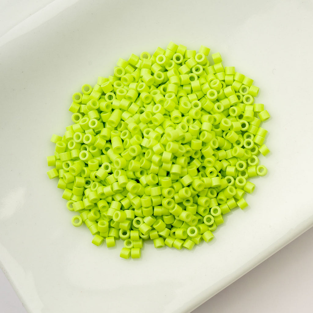 Cylin Bead 11/0 25g Bag Opaque Chartreuse