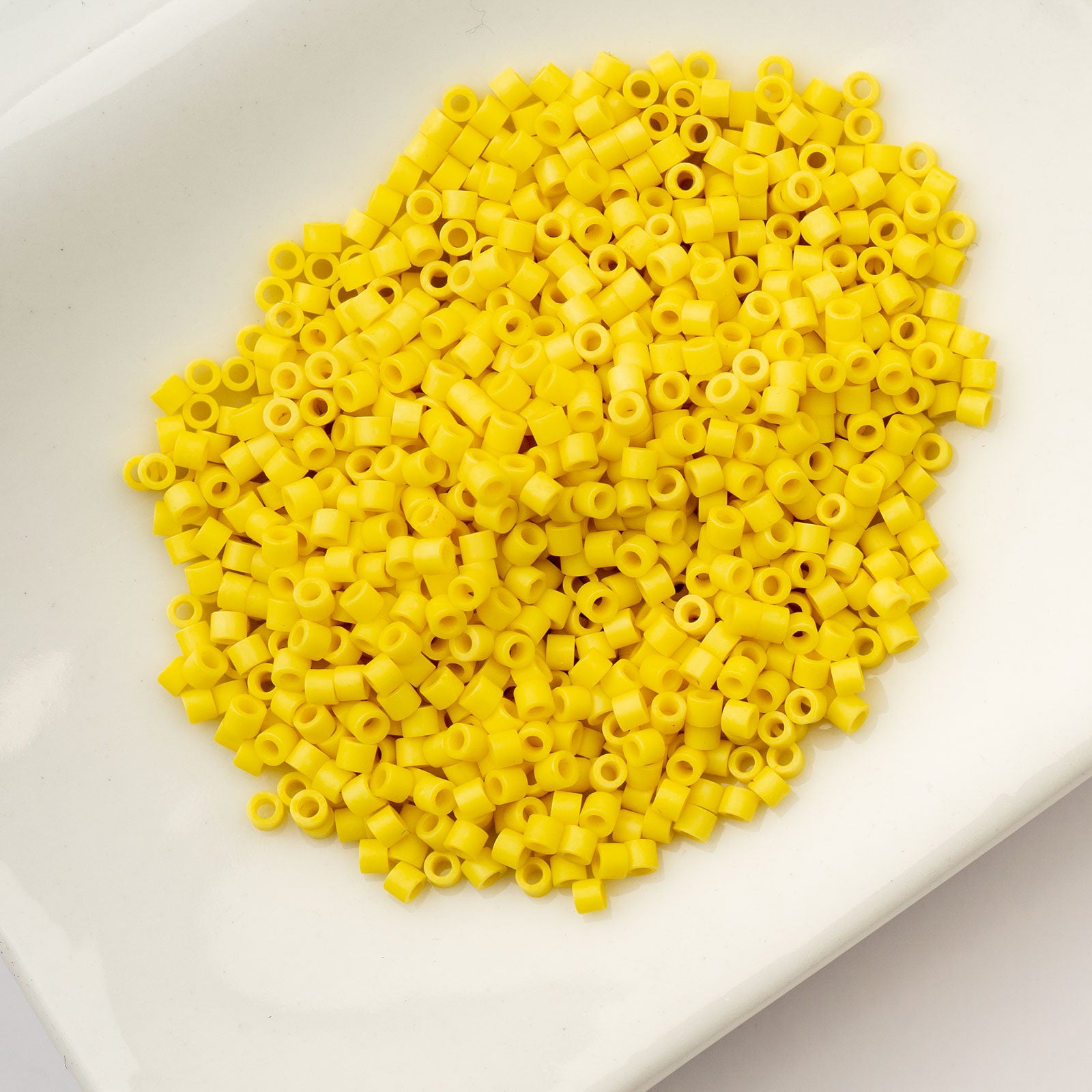 Cylin Bead 11/0 25g Bag Opaque Yellow Matte