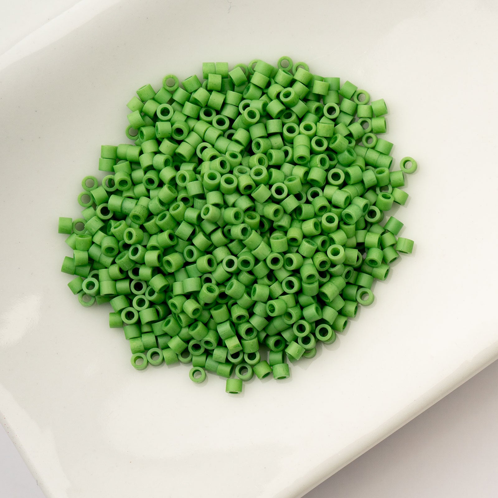 Cylin Bead 11/0 25g Bag Opaque Spring Green