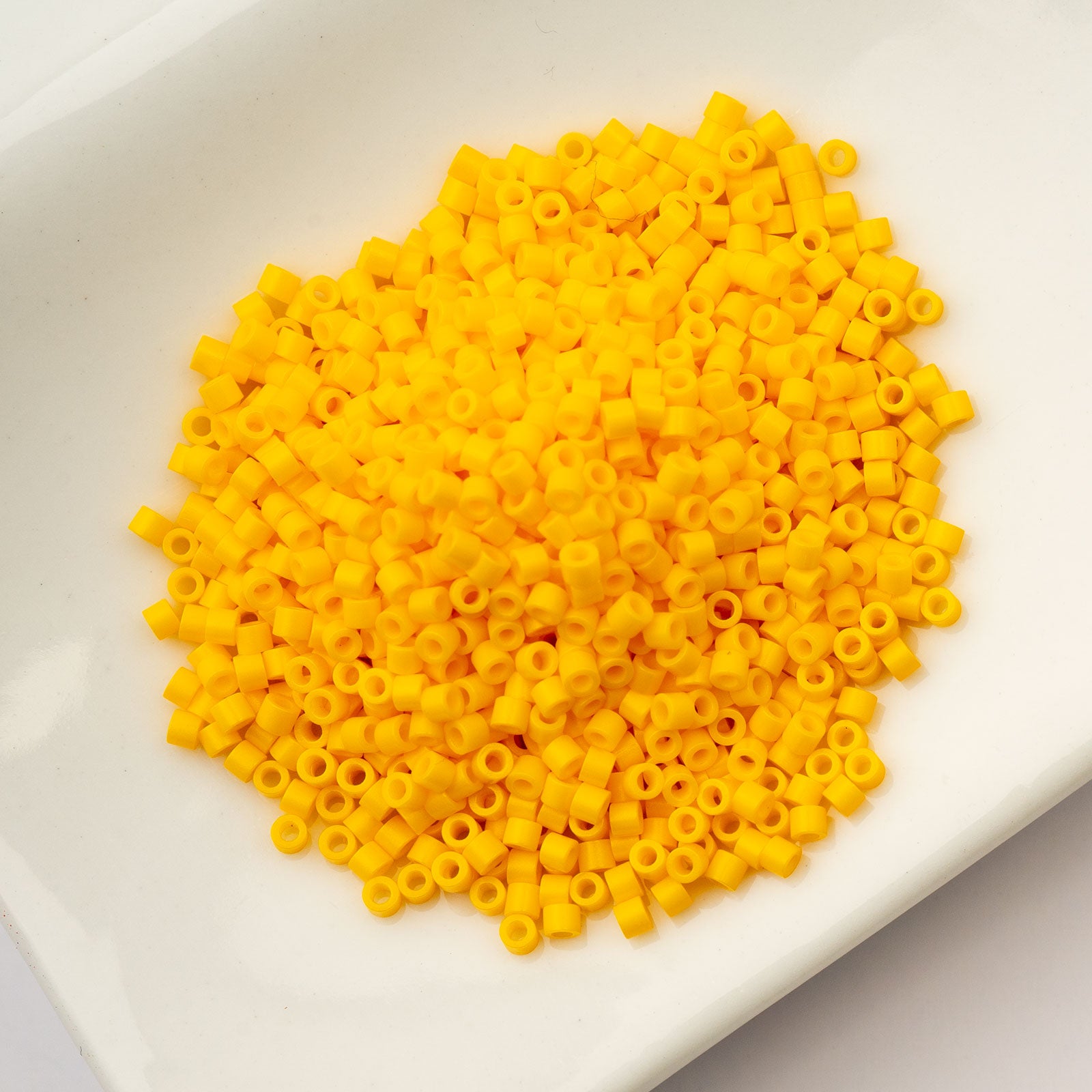 Cylin Bead 11/0 25g Bag Opaque Yellow Zest