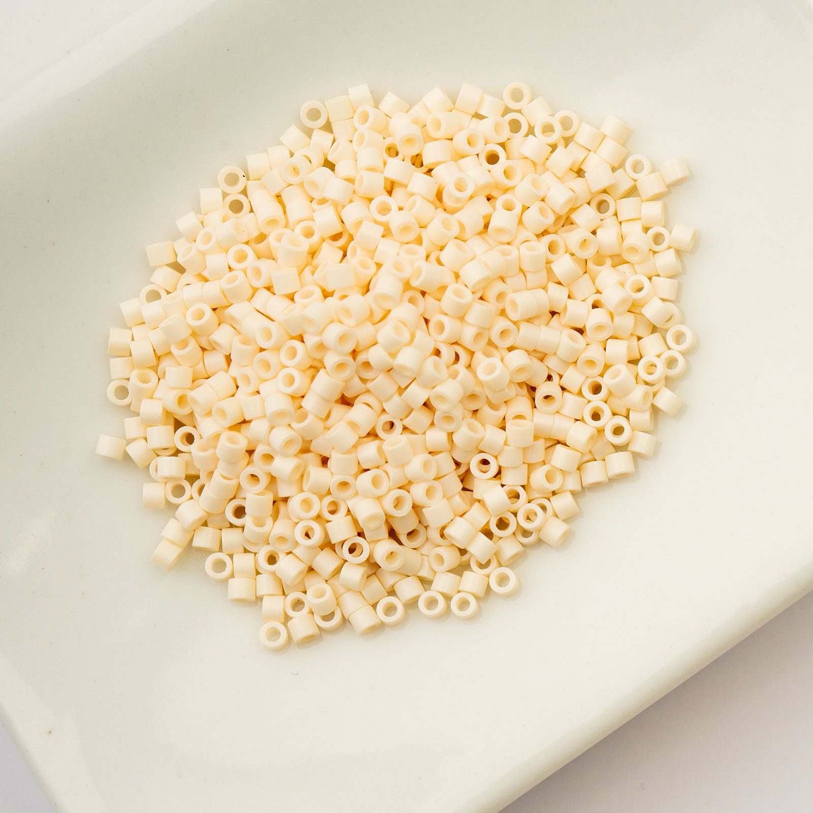 Cylin Bead 11/0 25g Bag Opaque White Bisque