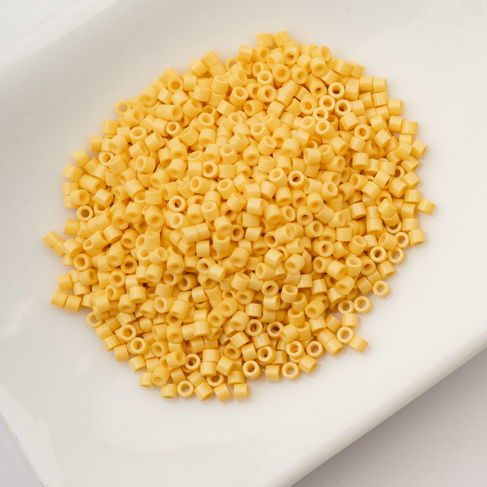 Cylin Bead 11/0 25g Bag Opaque Light Topaz