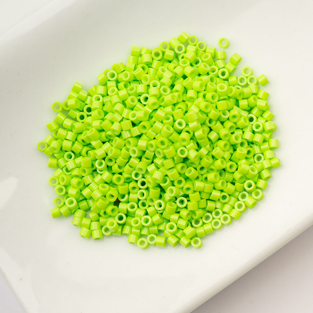 Cylin Bead 11/0 25g Bag Opaque Green Neon Color