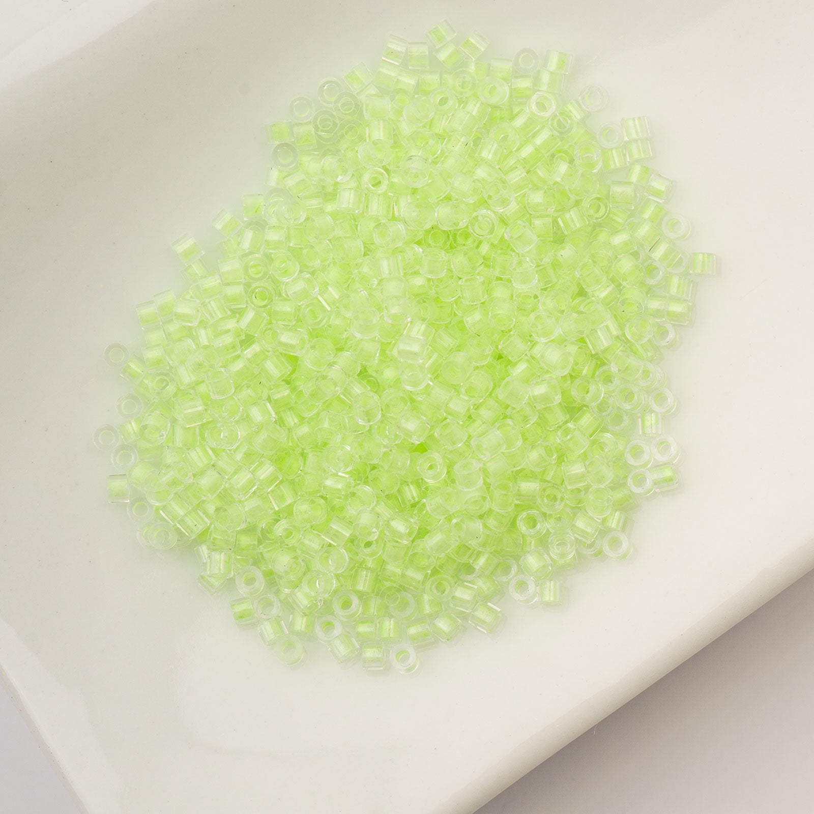 Cylin Bead 11/0 25g Bag Glow in Dark - Light Green