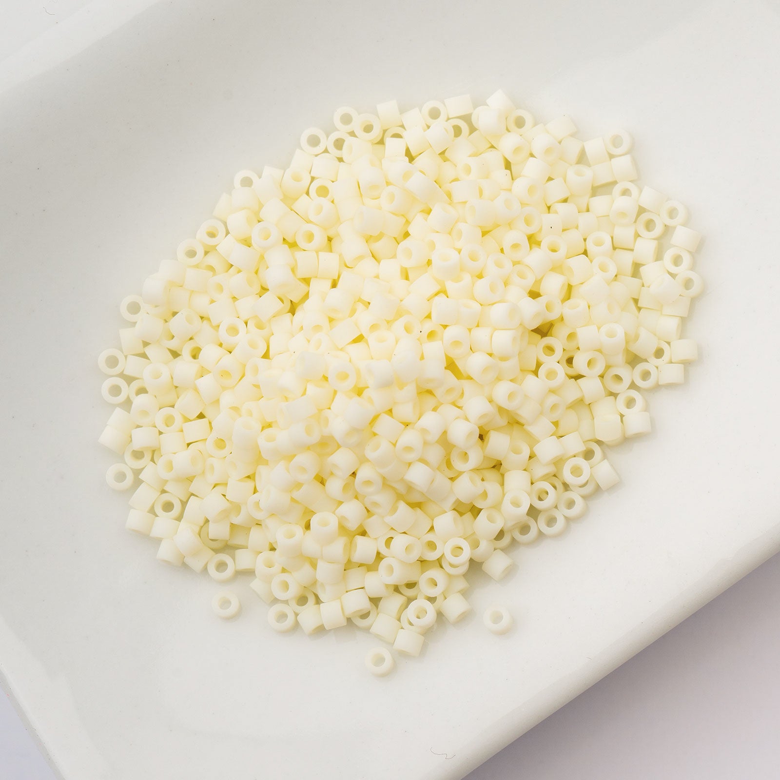 Cylin Bead 11/0 25g Bag Matte Macaron - Cream